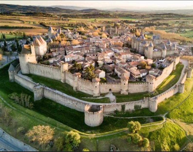 Gite Au Pied De La Cite Medievale - Le 127 Carcasona Exterior foto